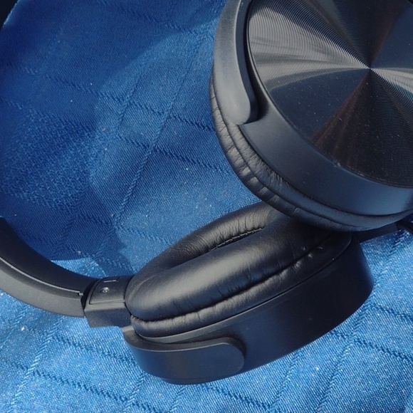 Barks Wired Black Headphones NWOT - Picture 2 of 2